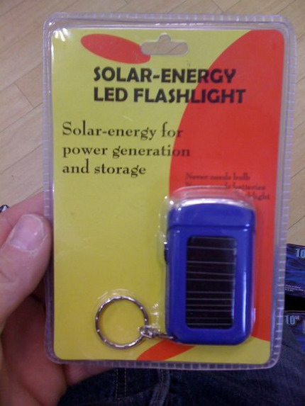 Solar_powered_flashlight